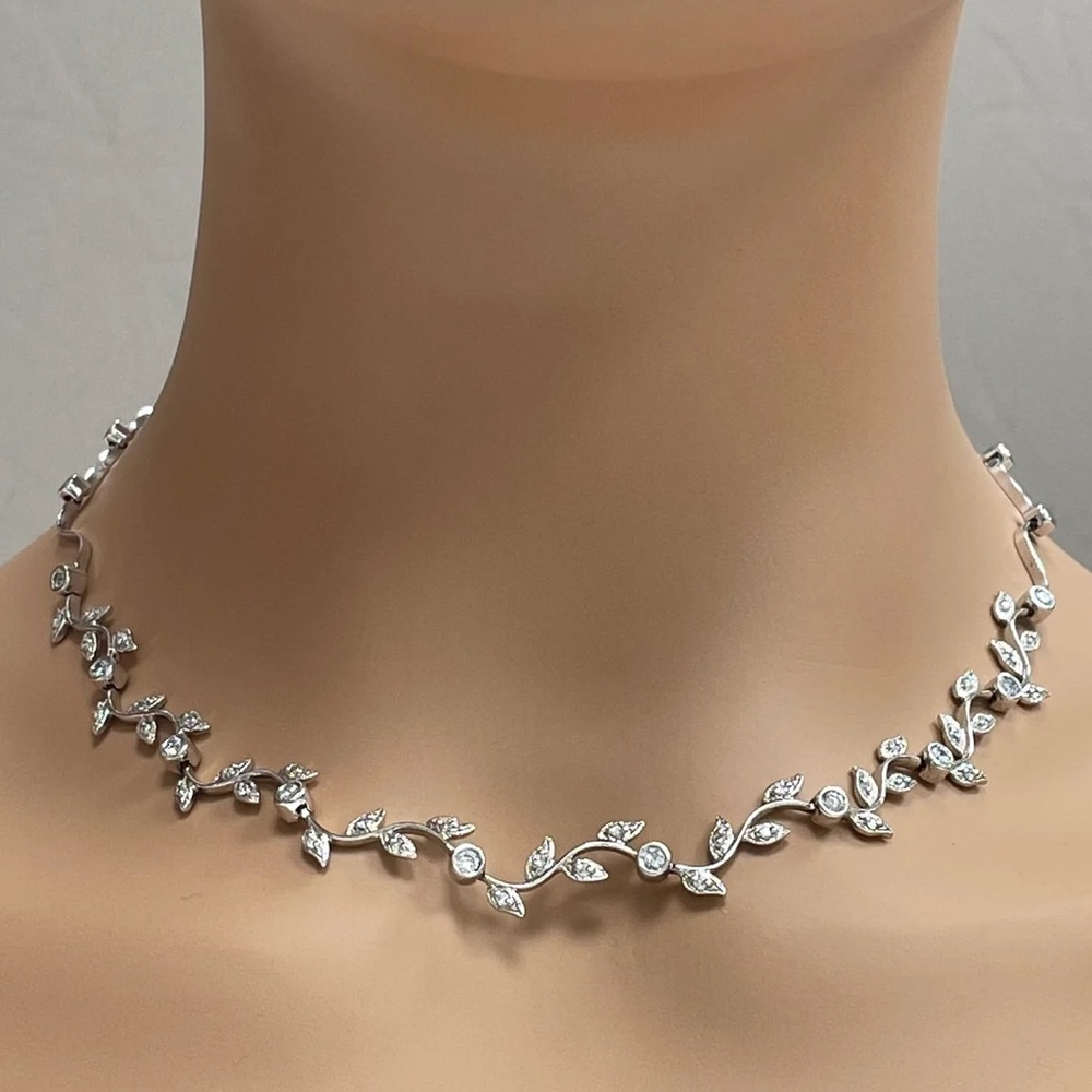 New without tags Nadri vines silver and crystals necklace choker
